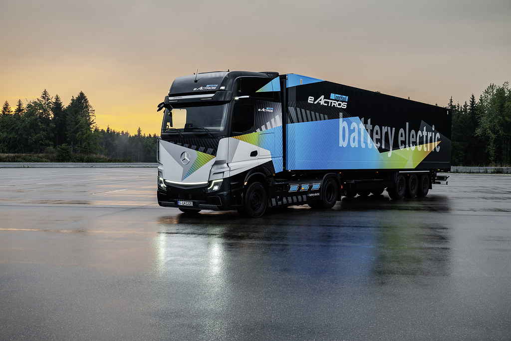 Mercedes-Benz Unveils Its Longest-range Electric Truck Yet: EActros ...