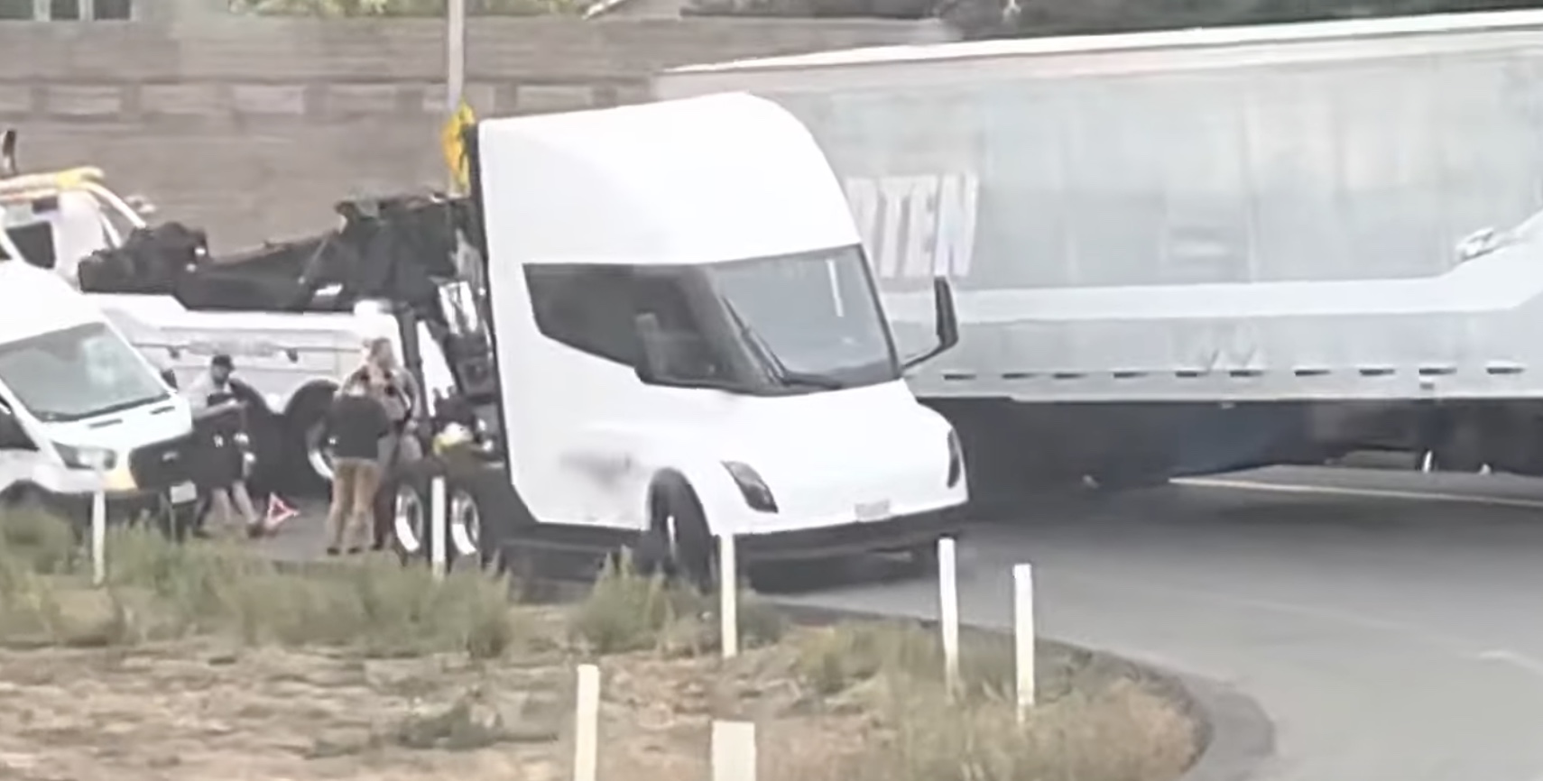 Tesla semi outlet on road