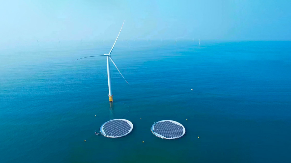 The World's First Offshore Floating Wind-solar Pilot Just Came Online ...