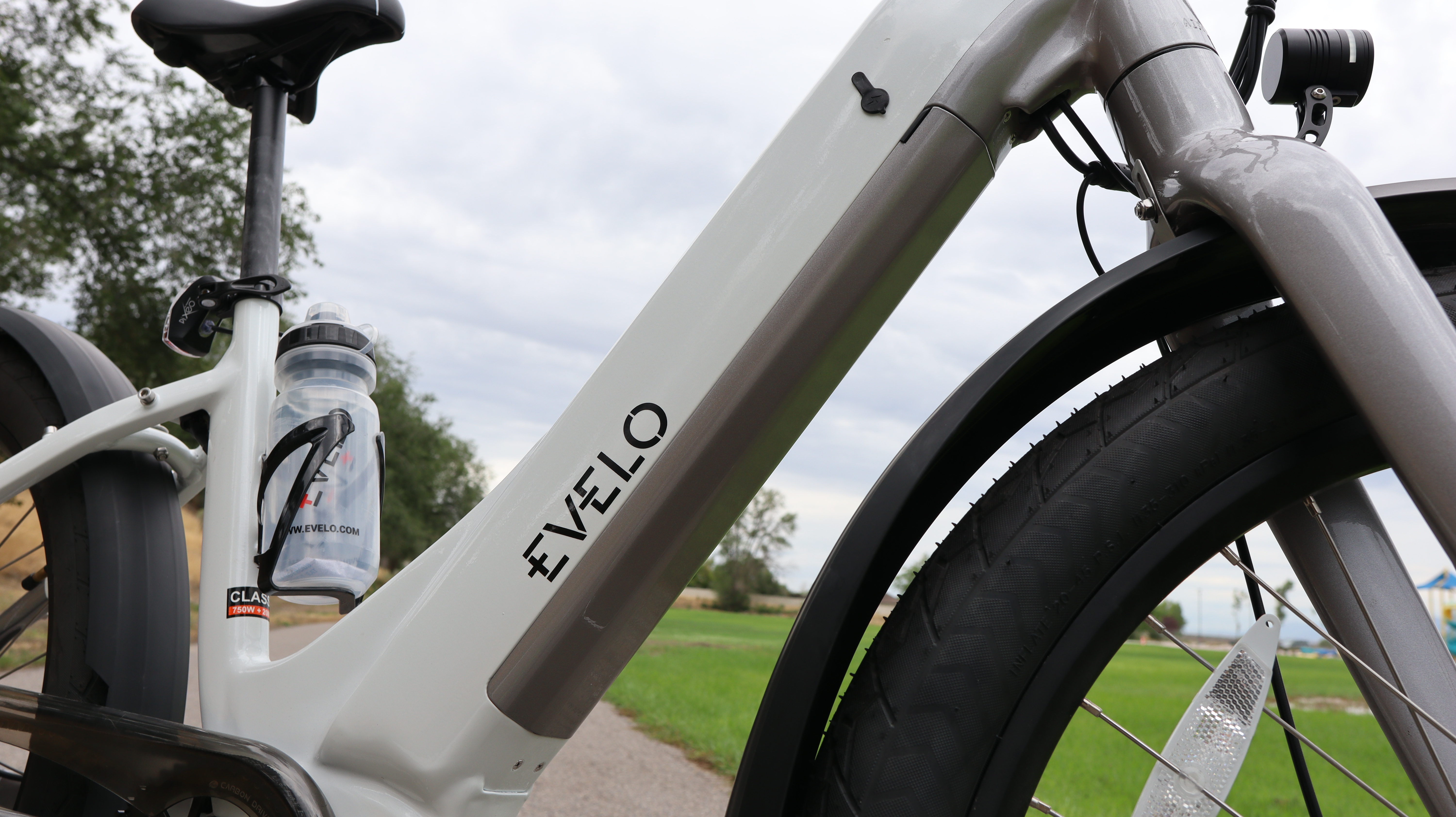 This electric bike shifts itself and I m not sure how Evelo