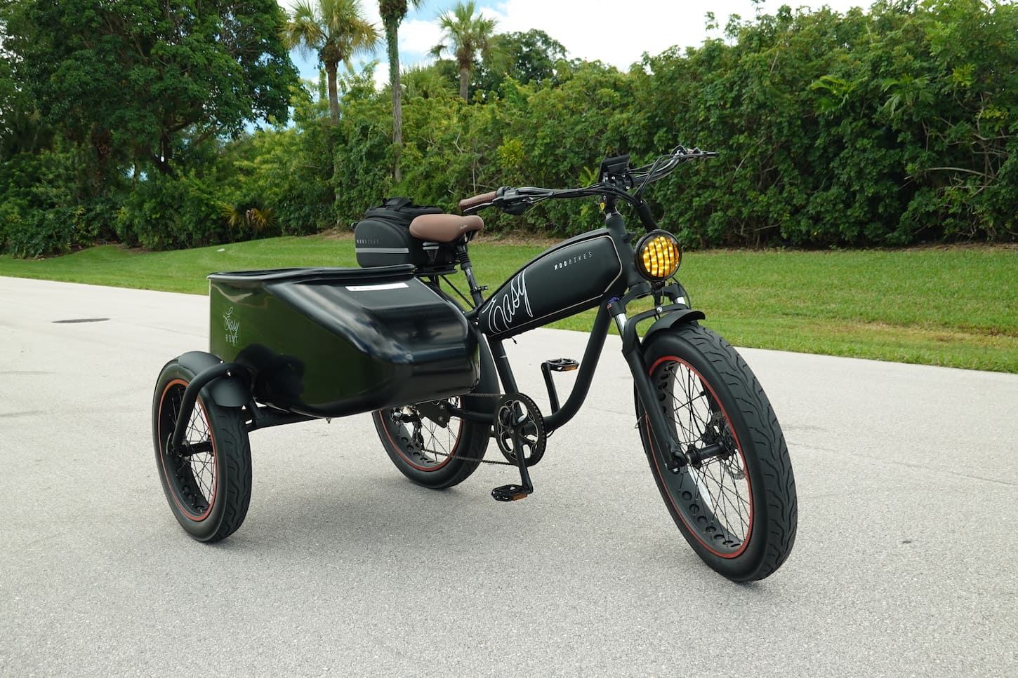 Electric motorbike with online sidecar