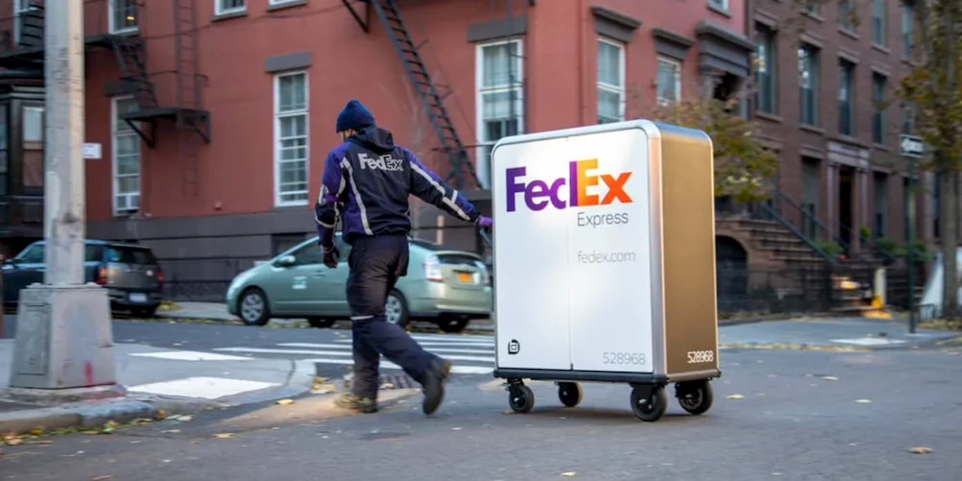 FedEx using electric cart delivery courtesy of GM’s BrightDrop