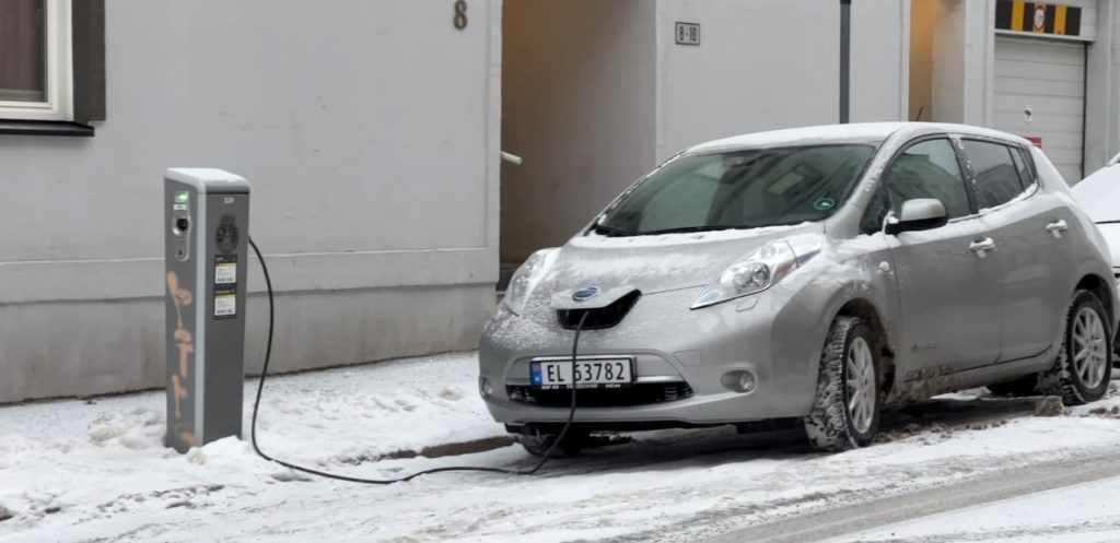 olso norway nissan leaf charging in cold snow