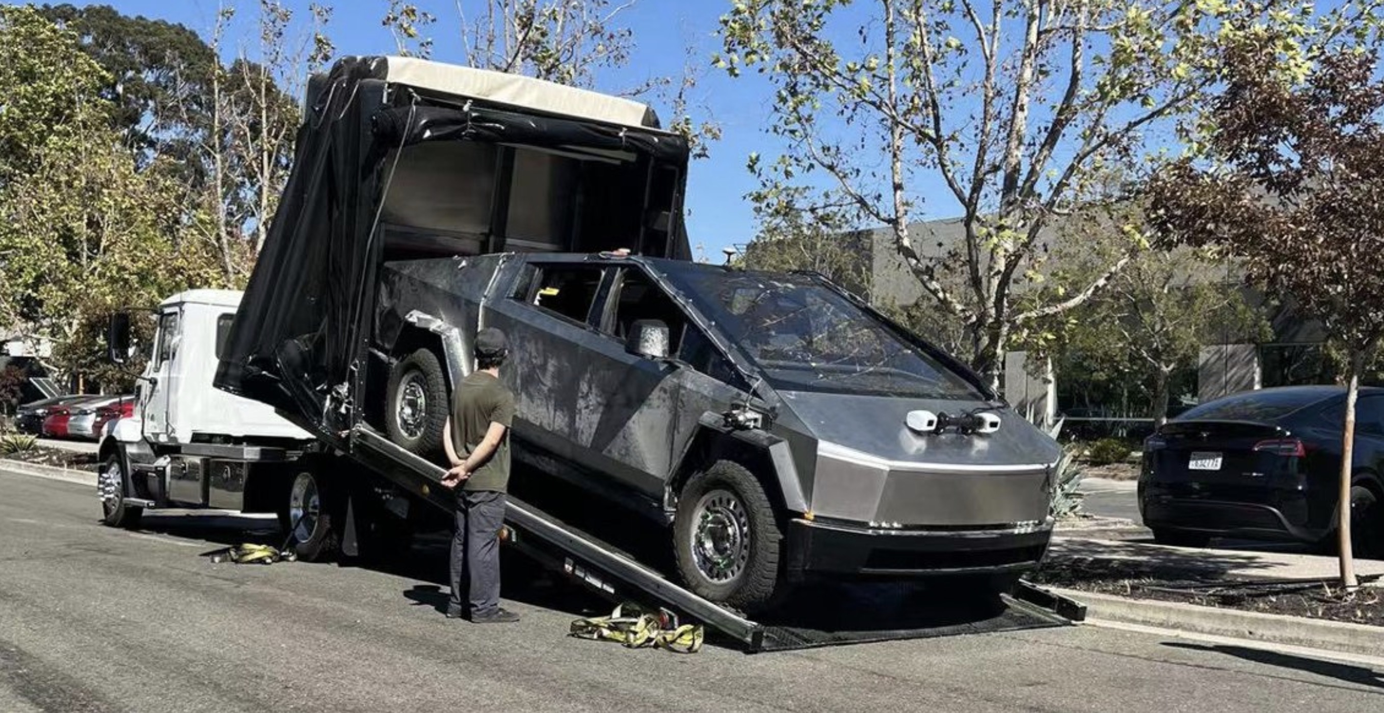 Tesla Semi And Cybertruck Prototypes Spotted With Lidar Sensor Electrek   Screenshot 2023 02 17 At 11.56.06 AM 