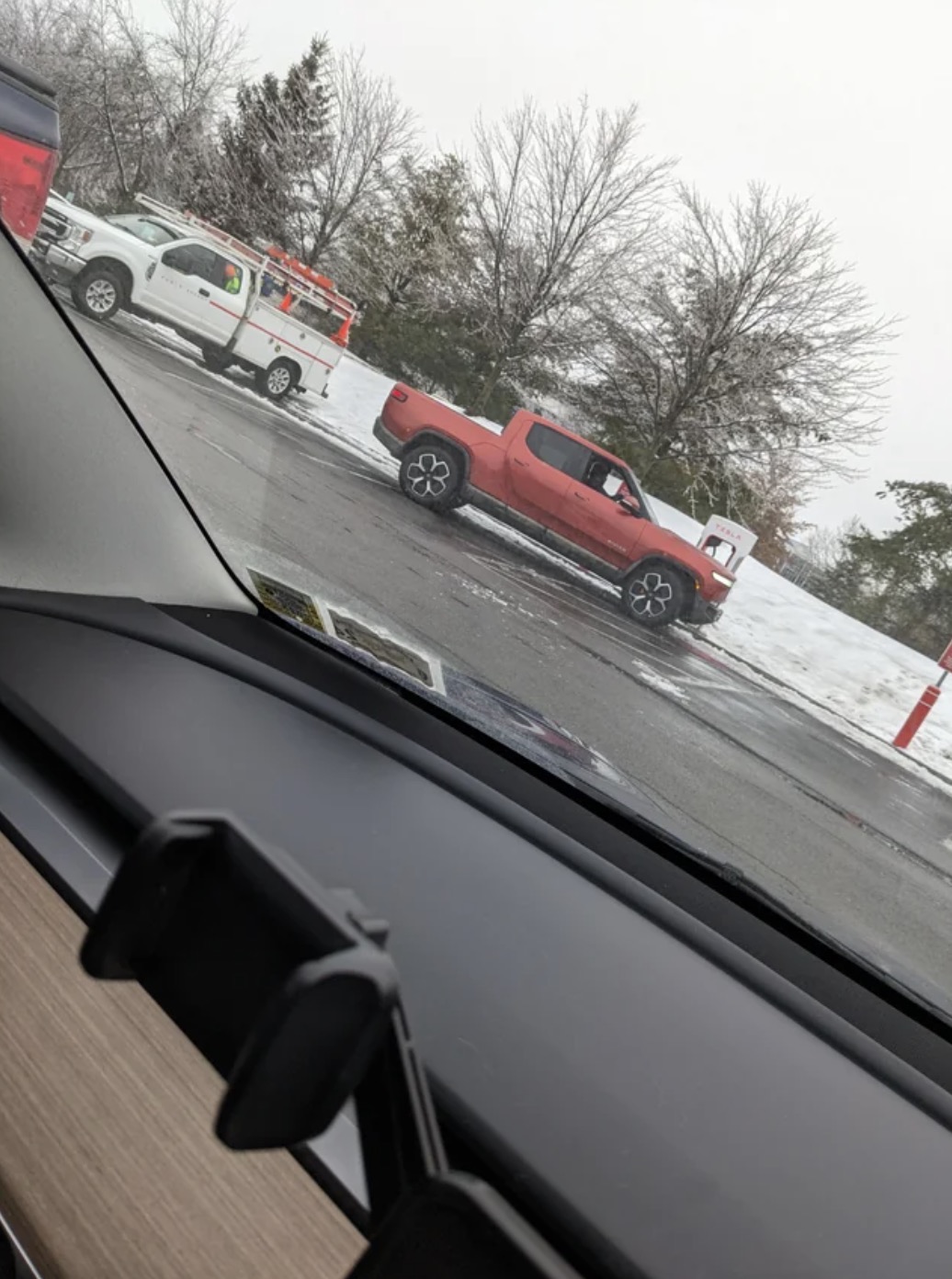 First Tesla Supercharger with ‘Magic Dock’ for nonTesla electric cars spotted in the US