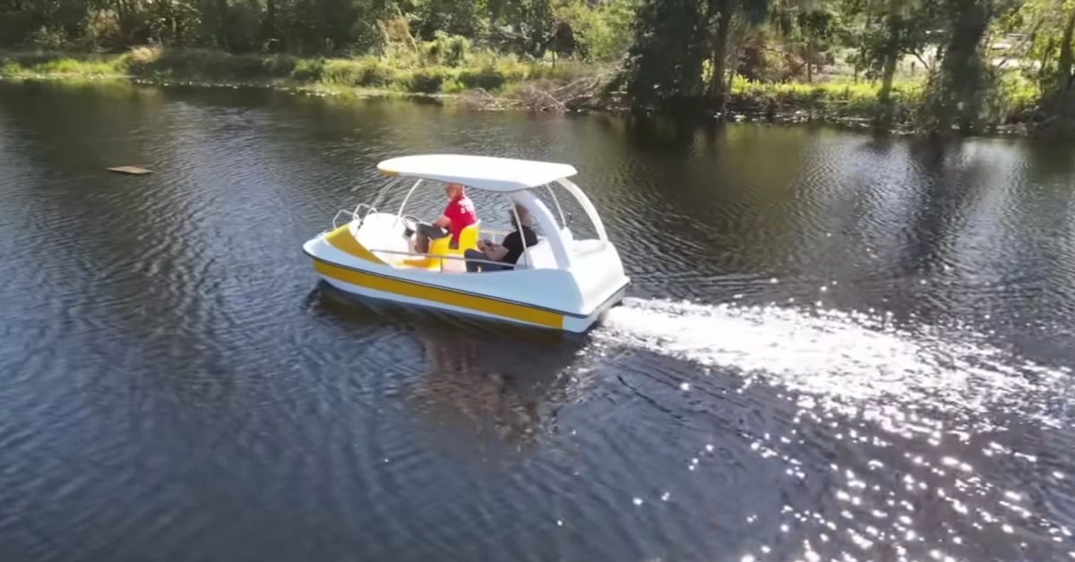 I actually bought a $1,000 electric boat from China. Here's what showed up