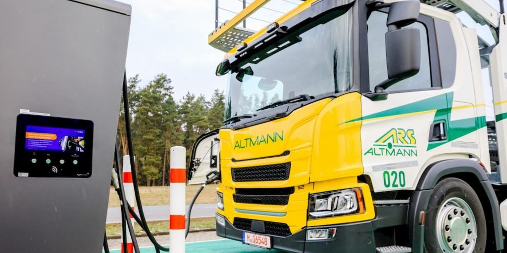 Scania-electric-vehicle-hauler-1