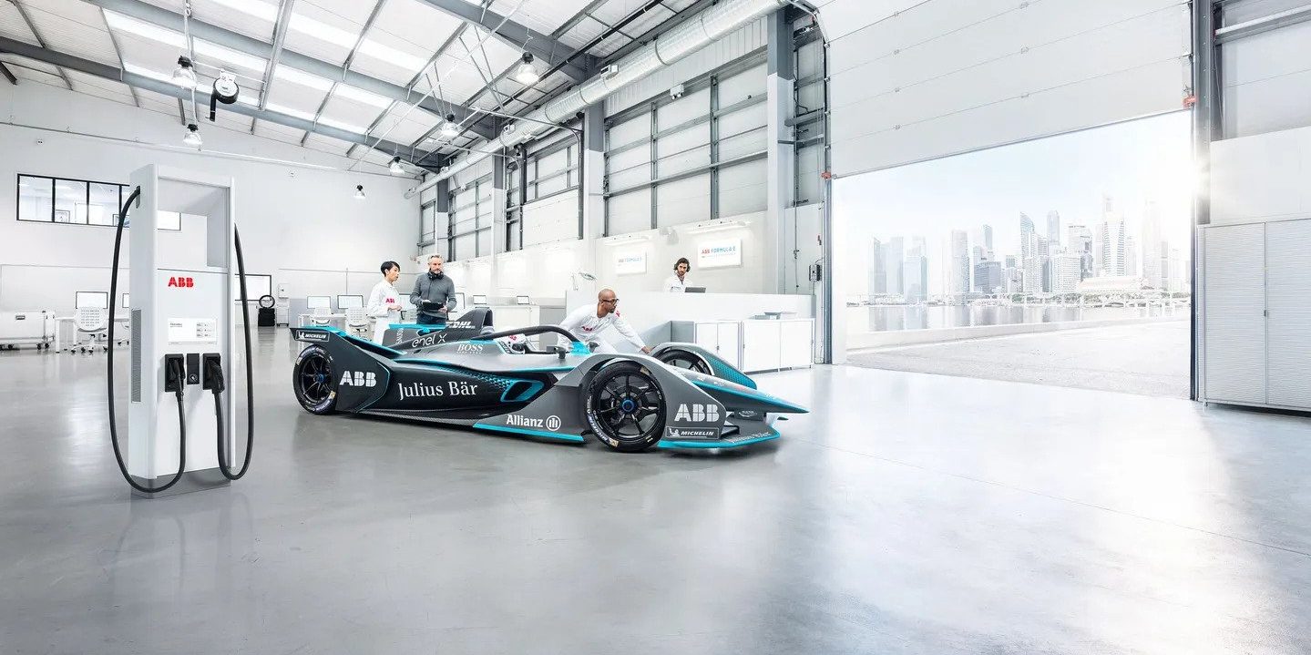 🔍 FIRST LOOK: Fast-charging in Formula E ⚡️ 