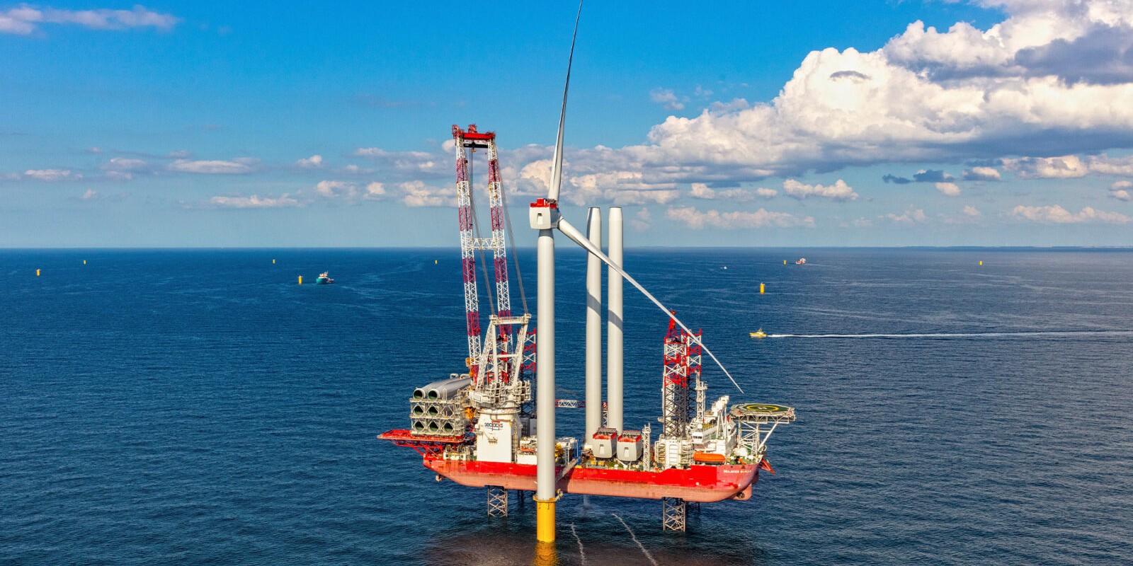 super-hybrid offshore wind farm