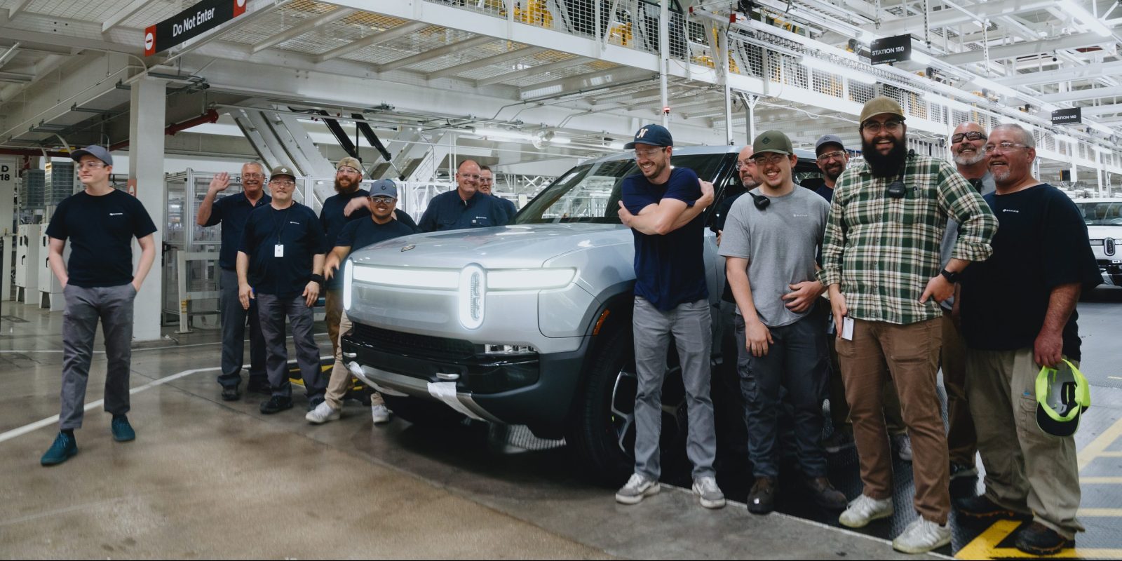 photo of Rivian starts production on cheaper dual-motor R1T, deliveries in June image