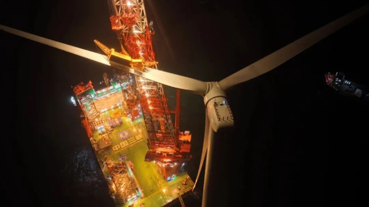 The world's largest wind turbine is now installed in China [update]
