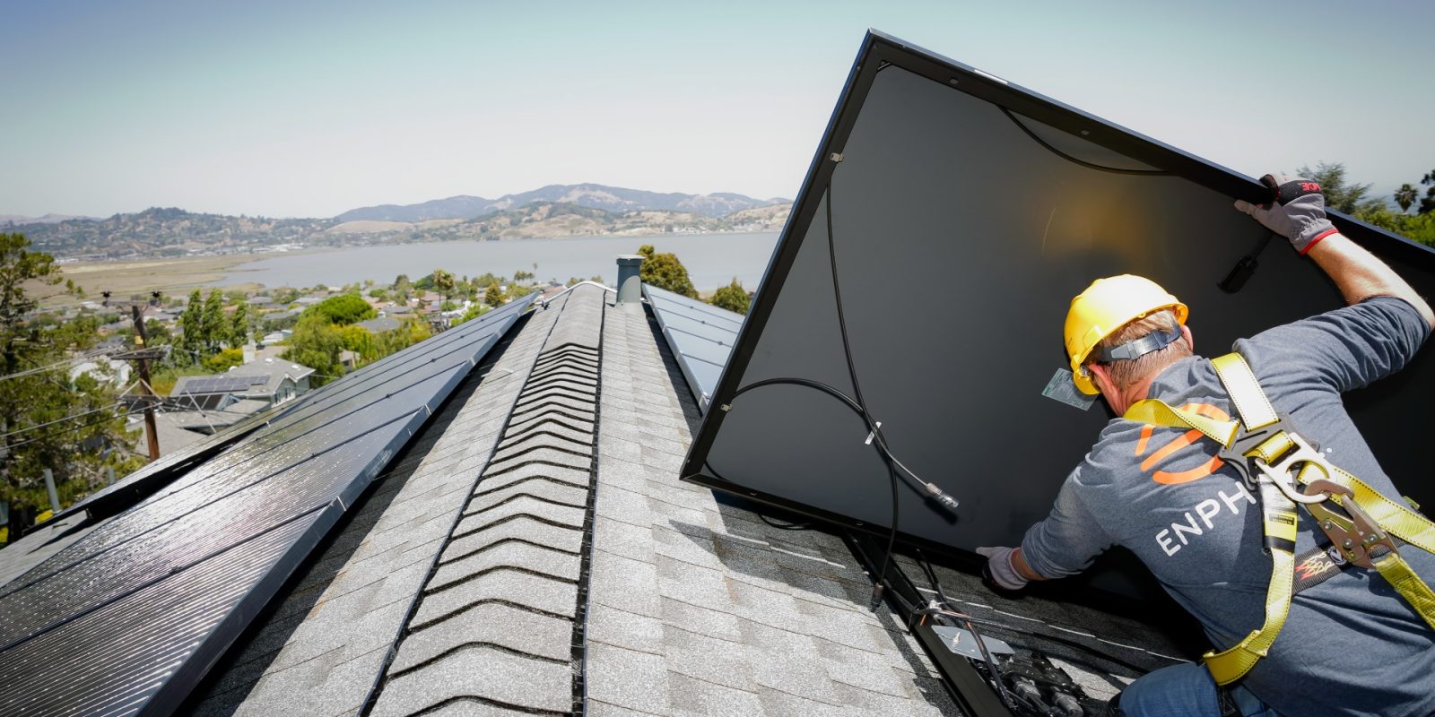 Total U.S. solar installations projected to reach a new record this year.