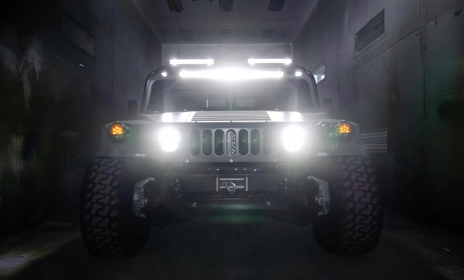 Tesla-Humvee на электротяге поступил в продажу почти за 100 000 долларов