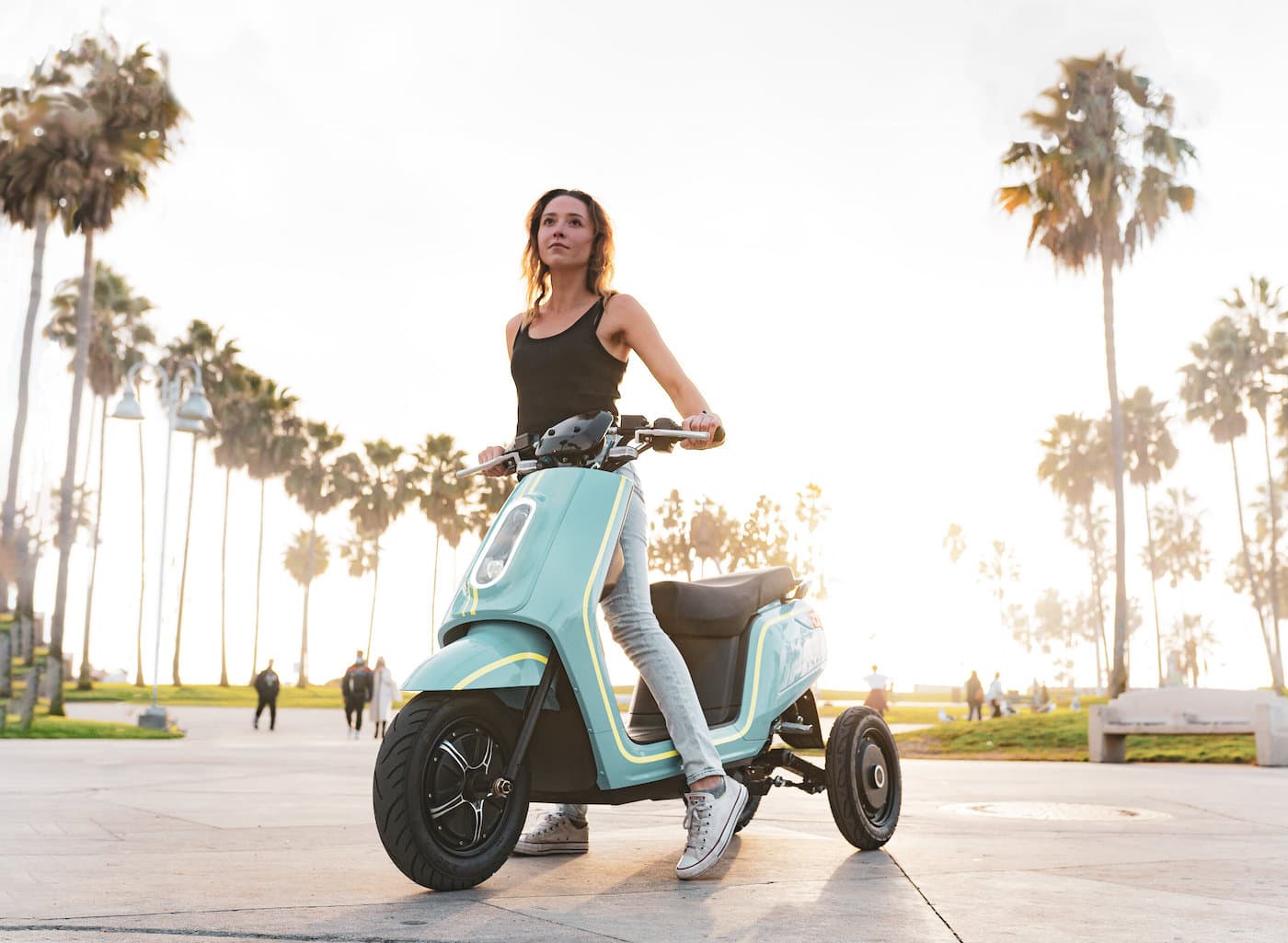 X-OTO electric moped leans on 3 wheels, no moto license needed