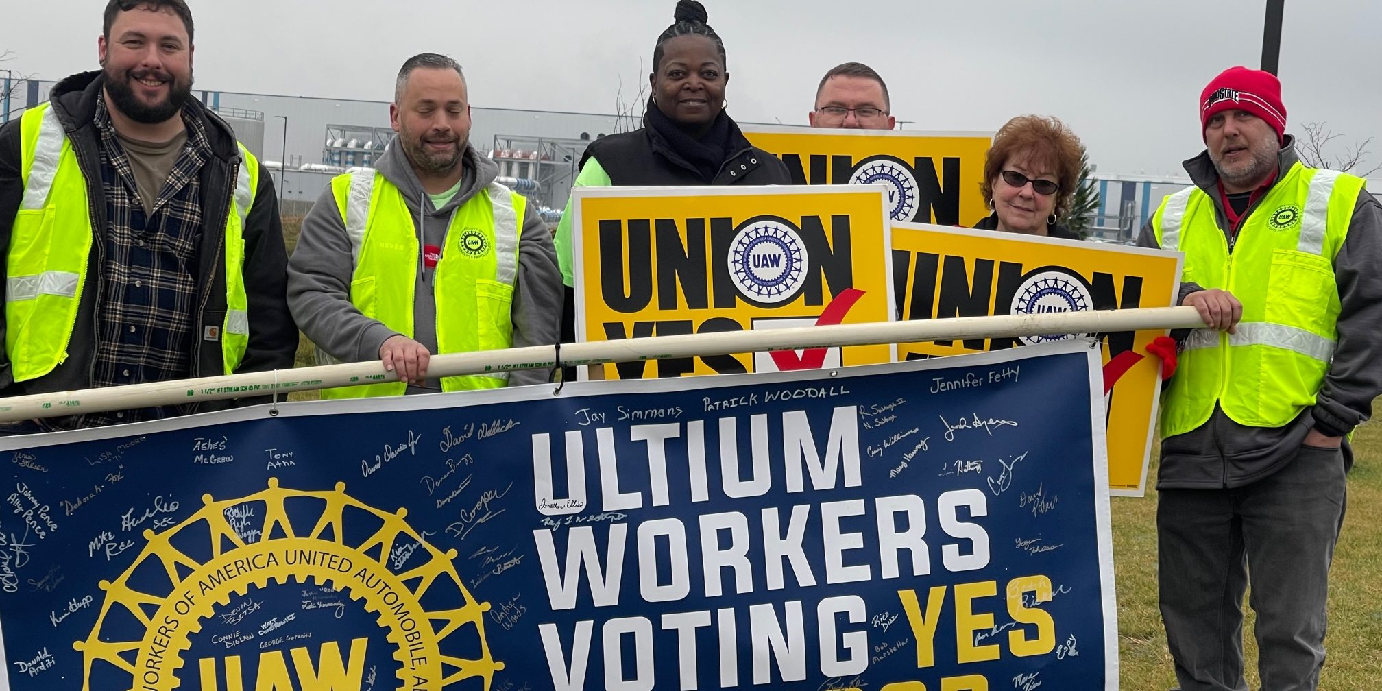 GM Ultium UAW Battery Workers Win 25% Pay Increase | Electrek