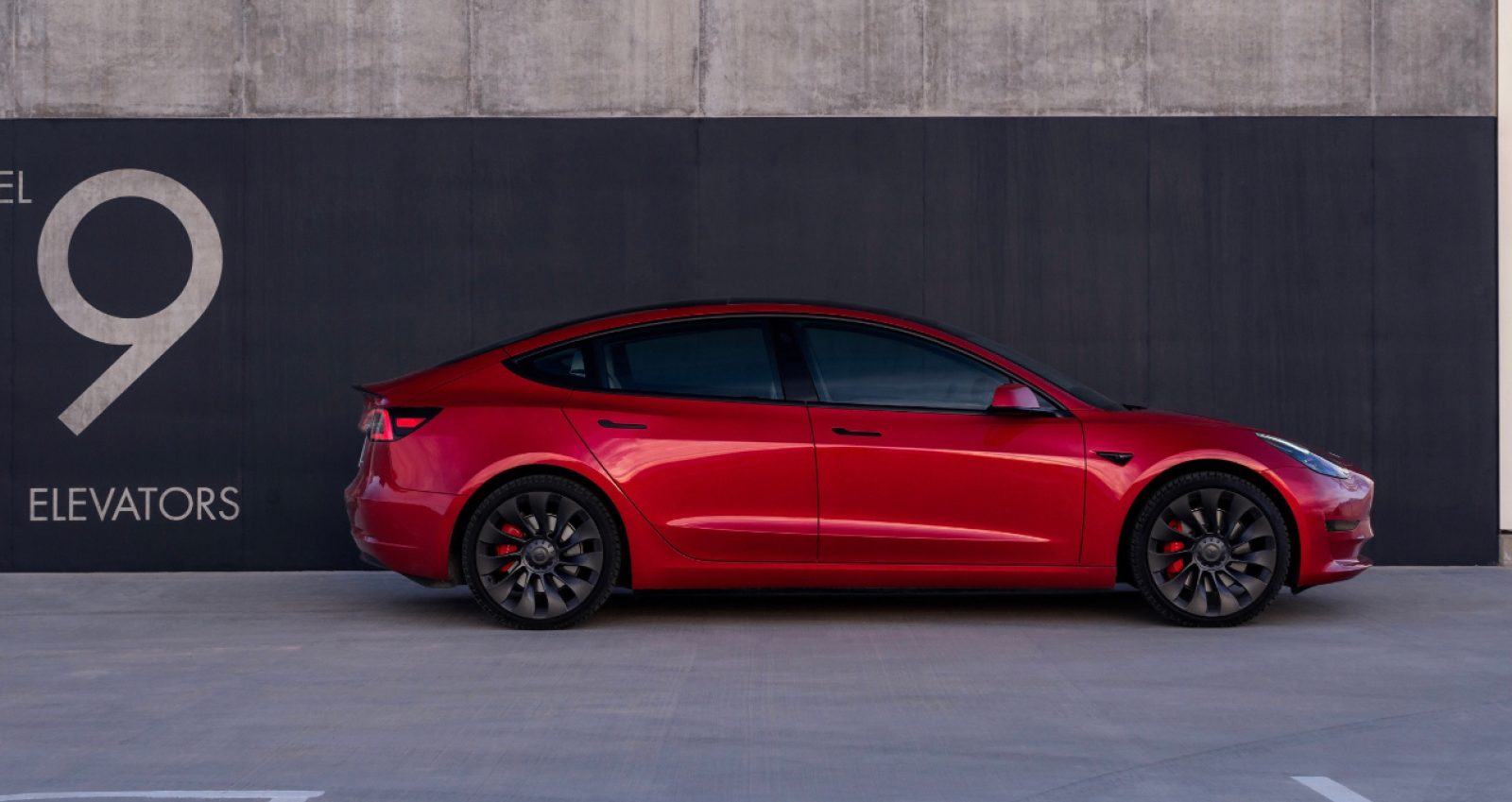 Tesla is officially losing half $7,500 tax credit on two Model 3 trims
