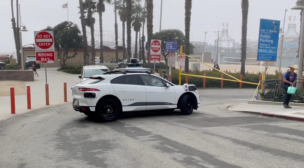 driverless taxi stuck at santa monica pier