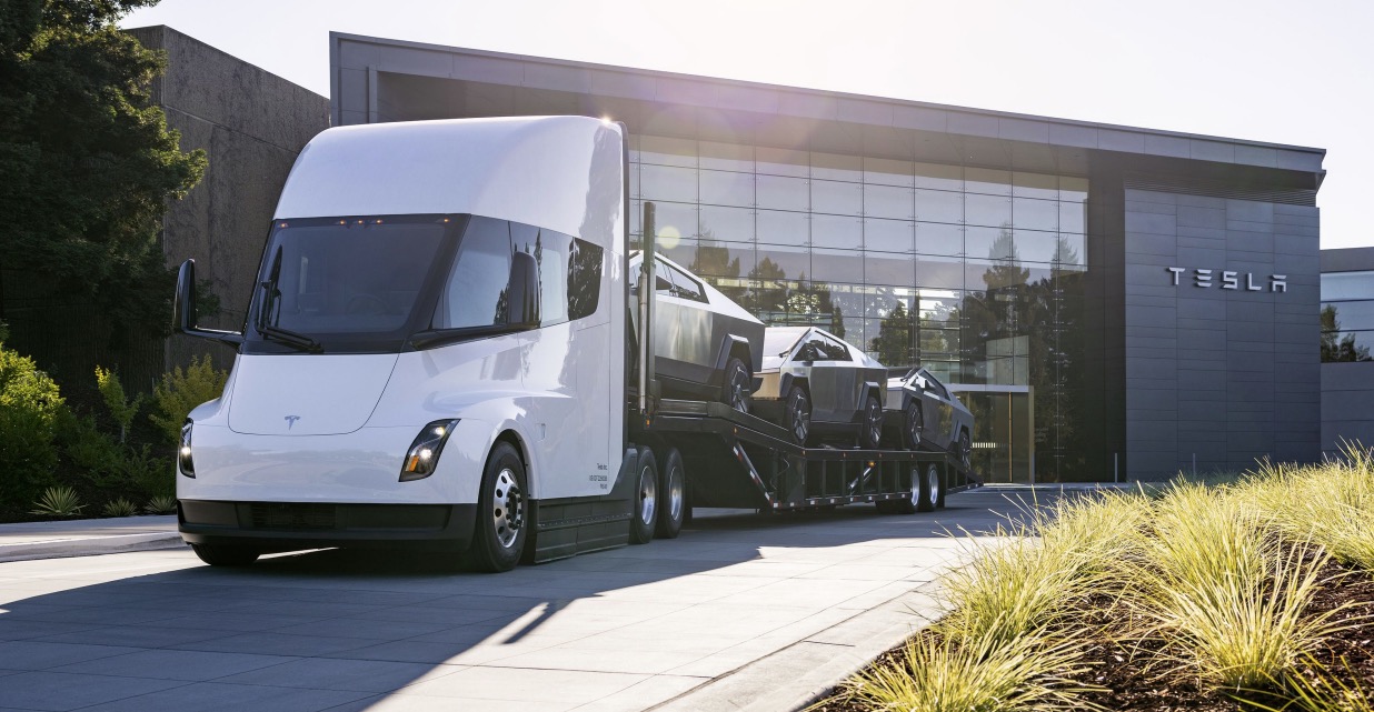 Tesla now plans electric semi truck volume production in ‘late 2025’ – Electrek