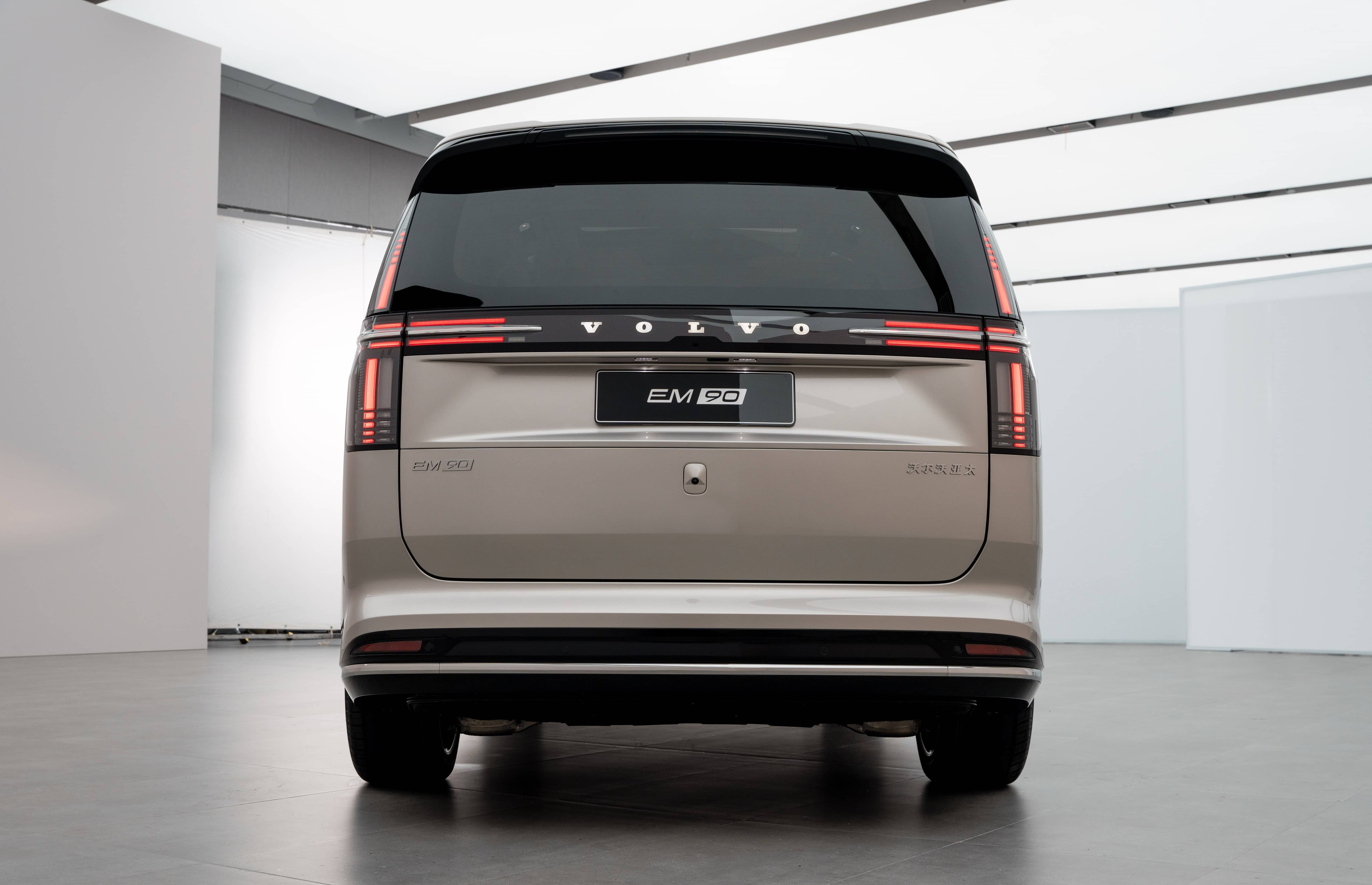 Volvo Releases The EM90 Electric Minivan With Over 450 Miles Range