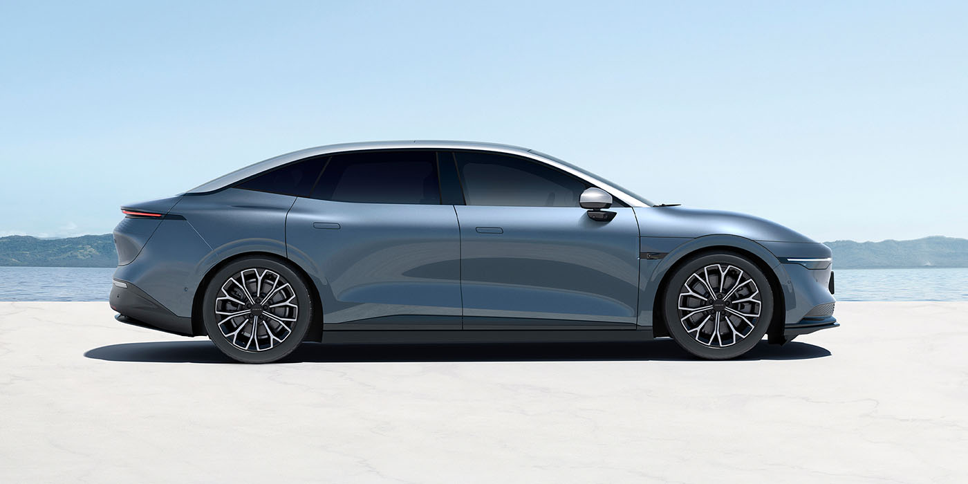 ZEEKR shares interior images of 007 sedan ahead of pre-orders