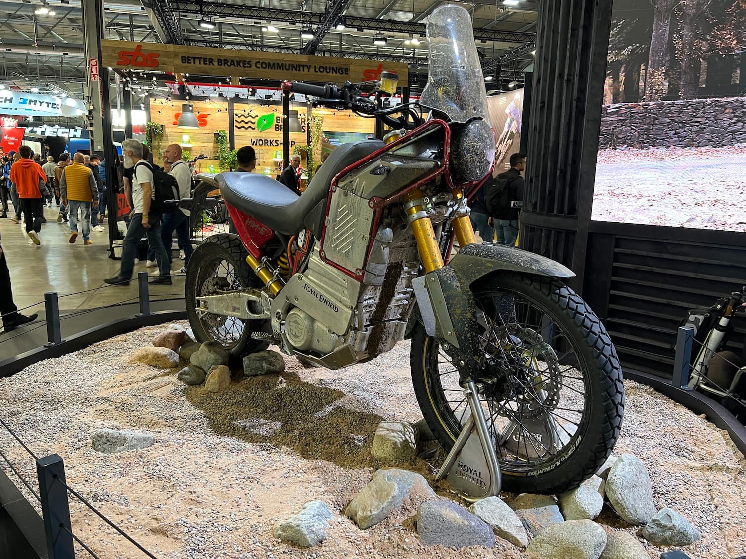 Closer look at Royal Enfield s first electric motorcycle Electrek