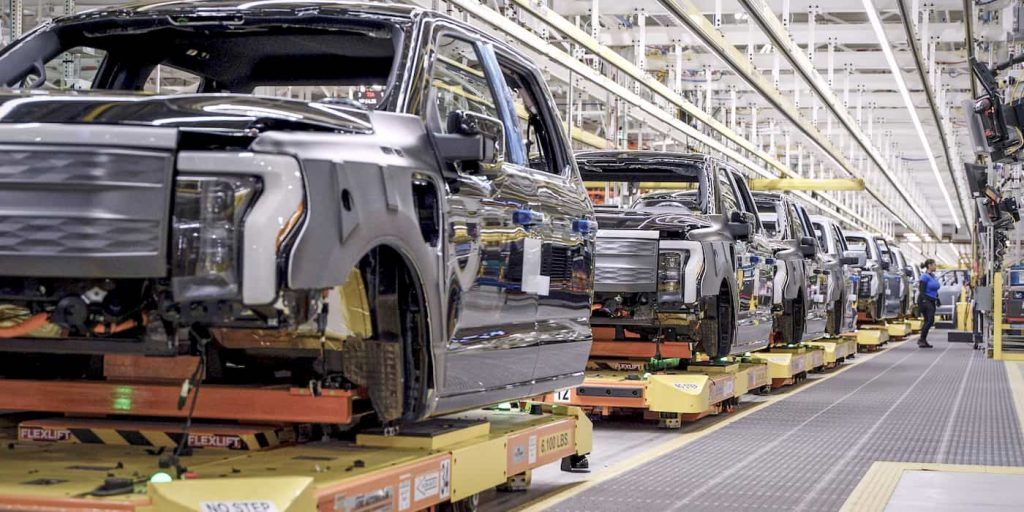 See how Ford builds its F150 Lightning electric pickup [Video] Top