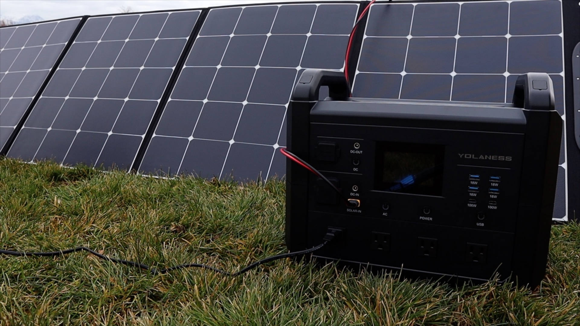 Yolaness SAPY1600 Portable Power Station, 280W Solar Panel | Electrek