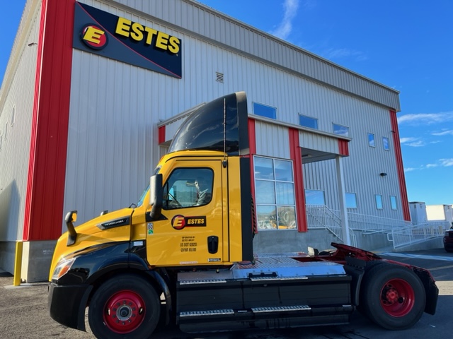 Estes orders 12 eCascadia electric semis; image via Estes.