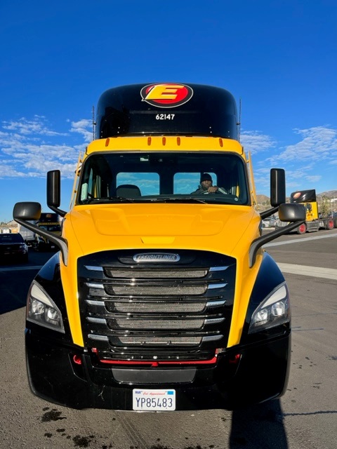 Estes orders 12 eCascadia electric semis; image via Estes.