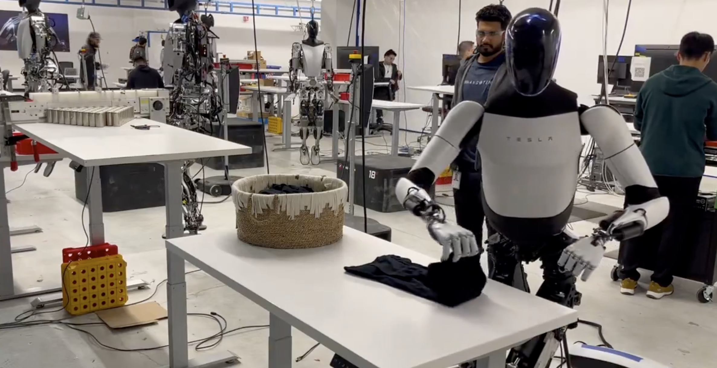 Tesla unveils Optimus Gen 2: its next generation humanoid robot