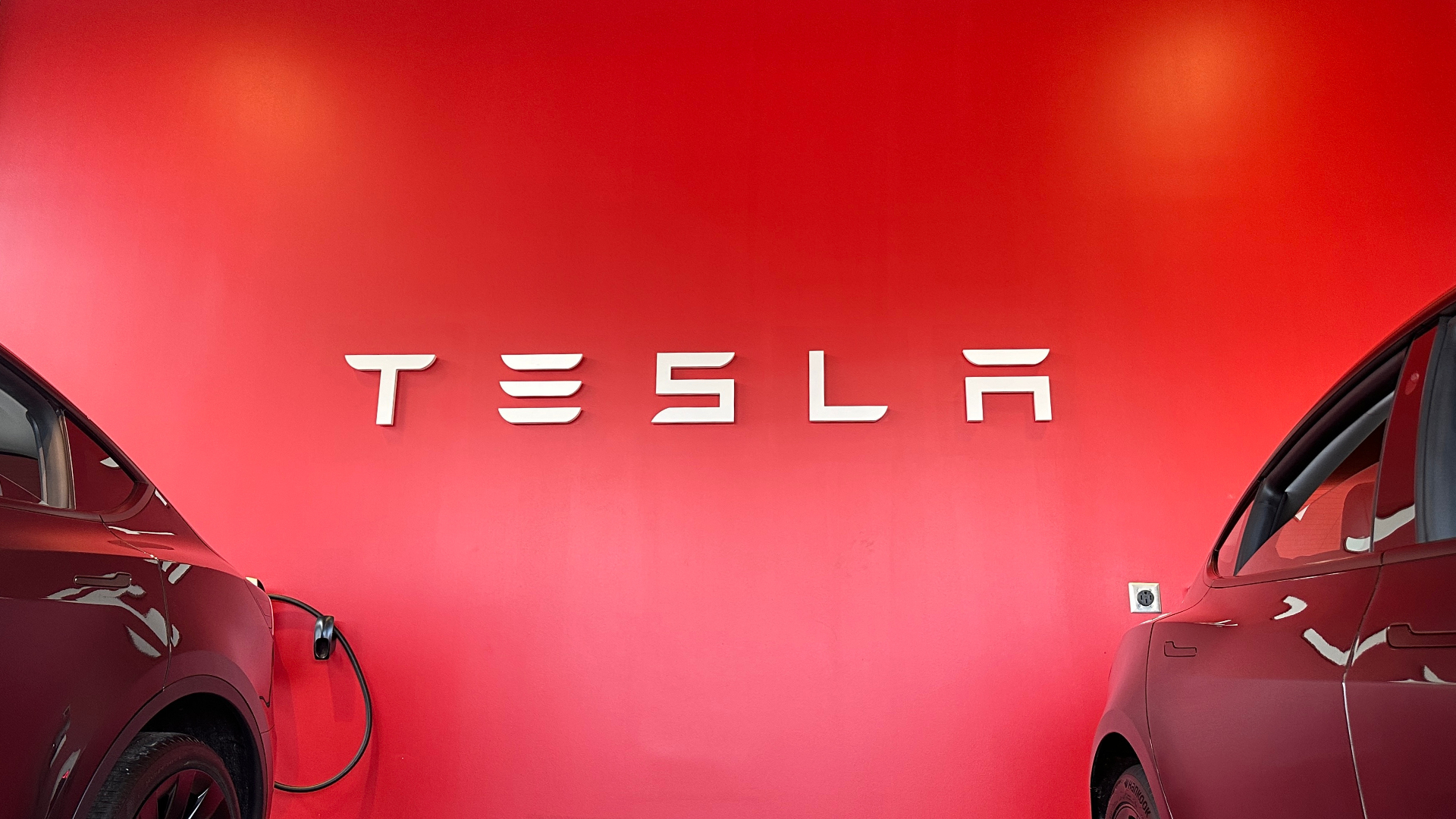 Tesla Now Offers 10,000 Free Supercharging Miles As Delivery Incentive ...