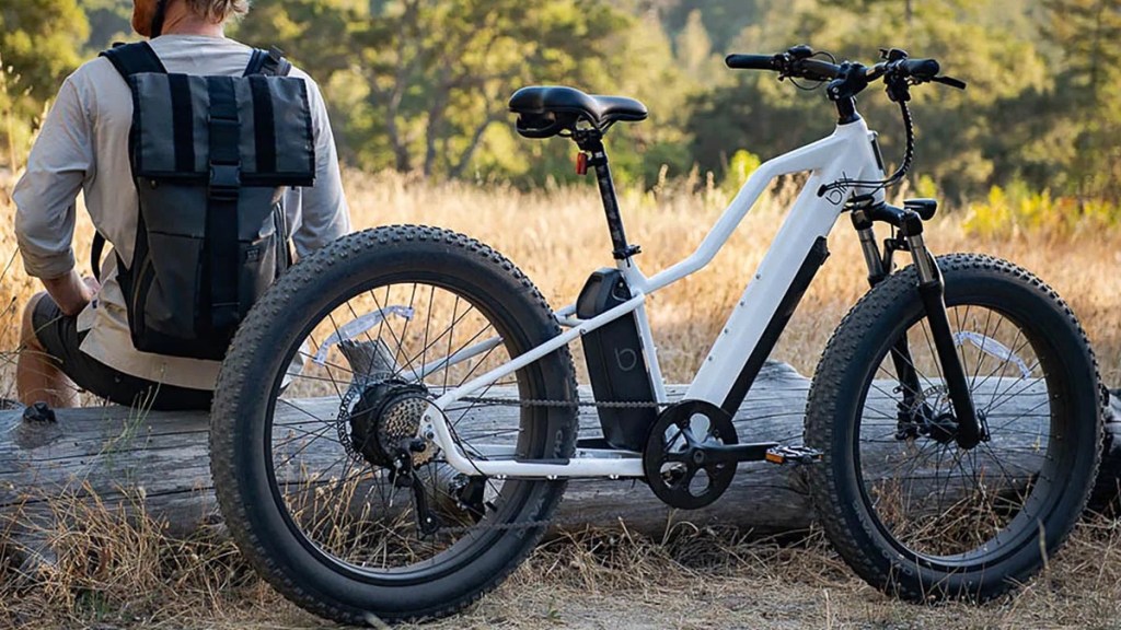 Blix Ultra Fat-Tire All-Terrain e-bike within post for Jackery Solar Generator 1000 Plus Roam Kit