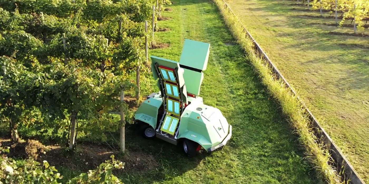 Italian ICARO X4 Robot decides when fungi in vineyards need to be combated