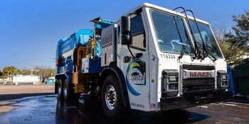 During an exciting e-mobility event yesterday in Pompano Beach, Florida, Coastal Waste & Recycling, Inc took delivery of their first-ever battery-electric refuse vehicle, the #MackLRElectric.