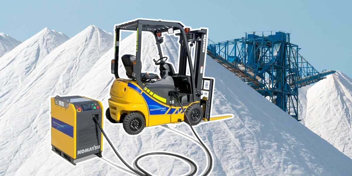 Concept Komatsu electric forklift powered by sodium-ion batteries