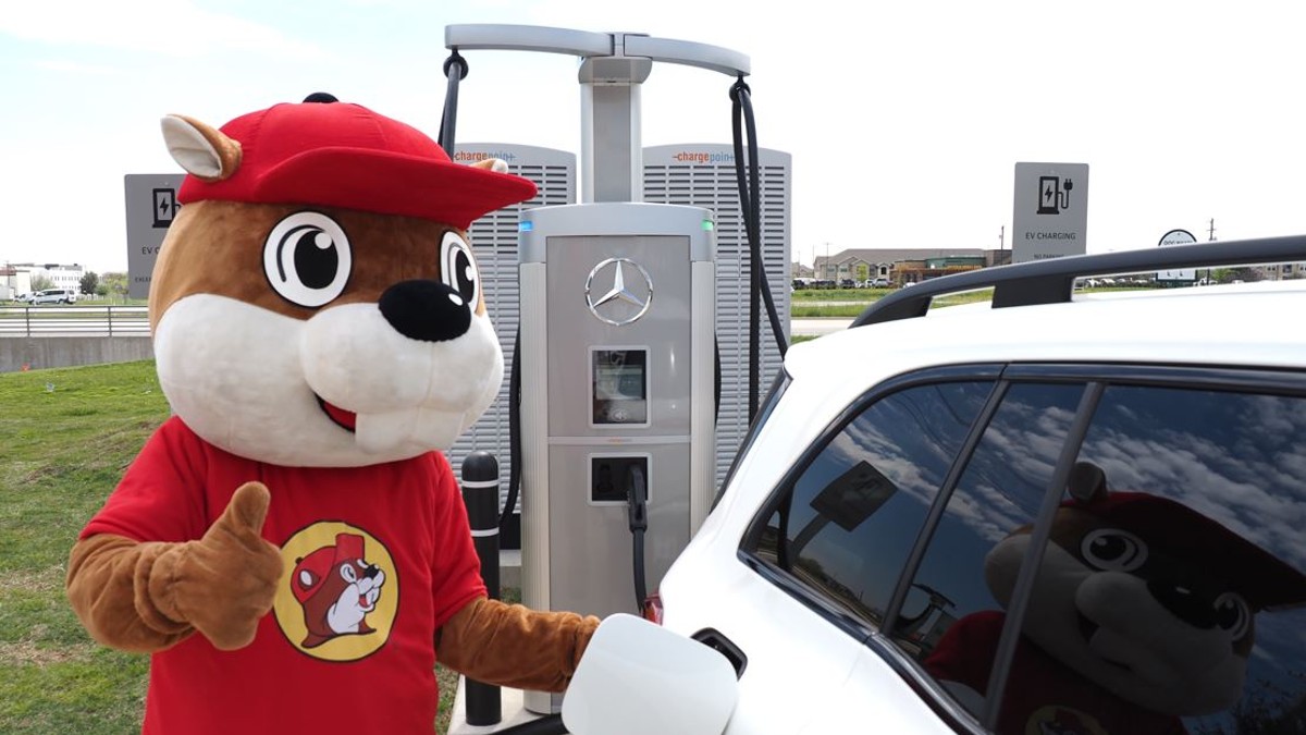 Mercedes chargers Buc-ee's