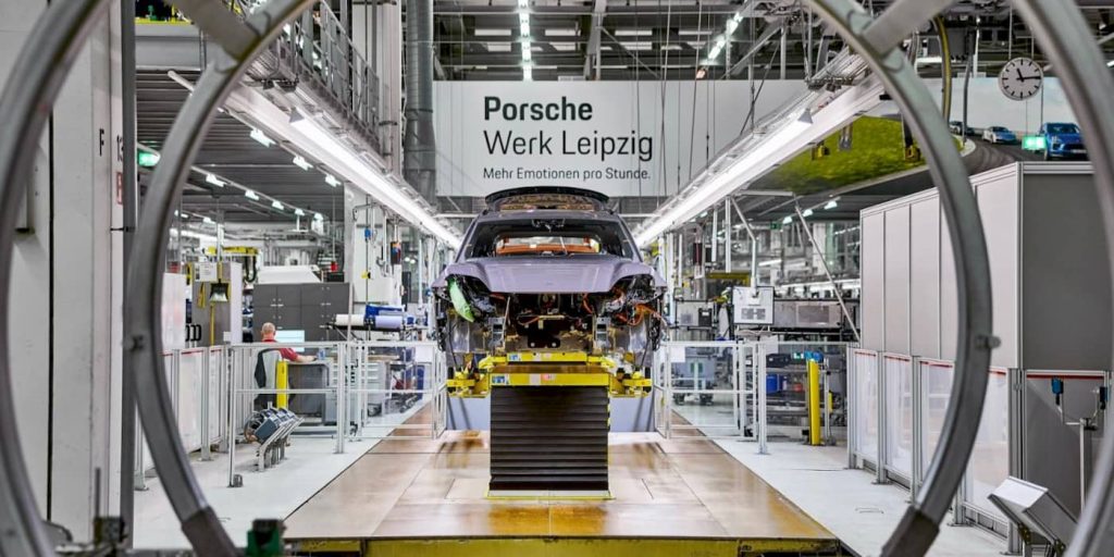 Porsche-Macan-EV-production