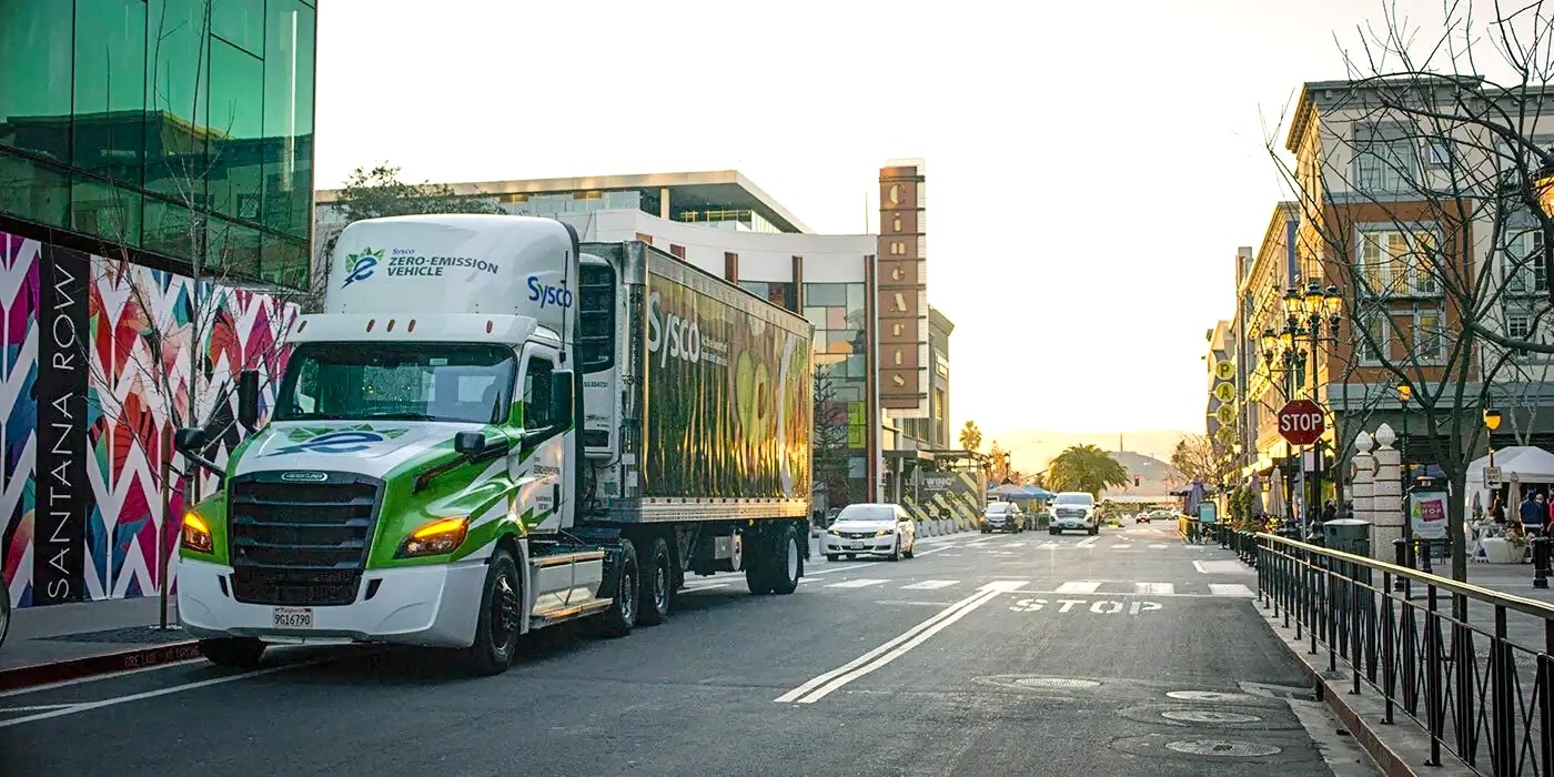 USA: Sysco takes delivery of ten Freightliner eCascadia