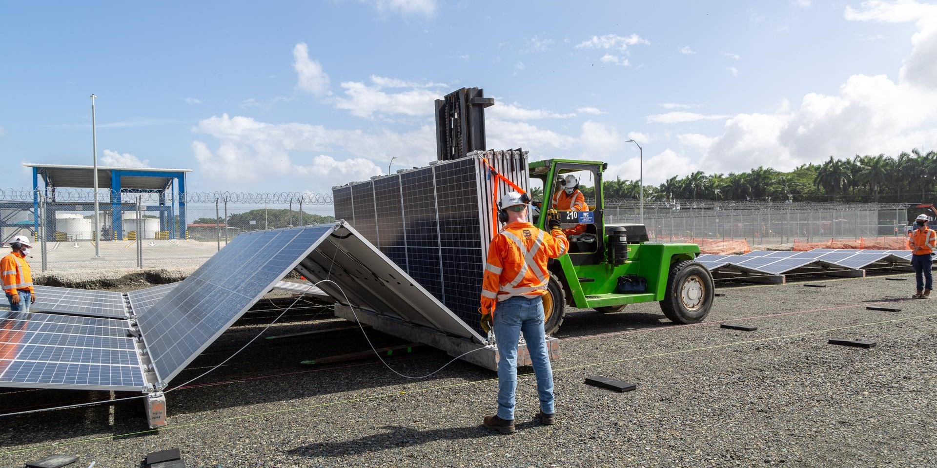 This accordion-style modular solar array withstands 166 mph winds ...