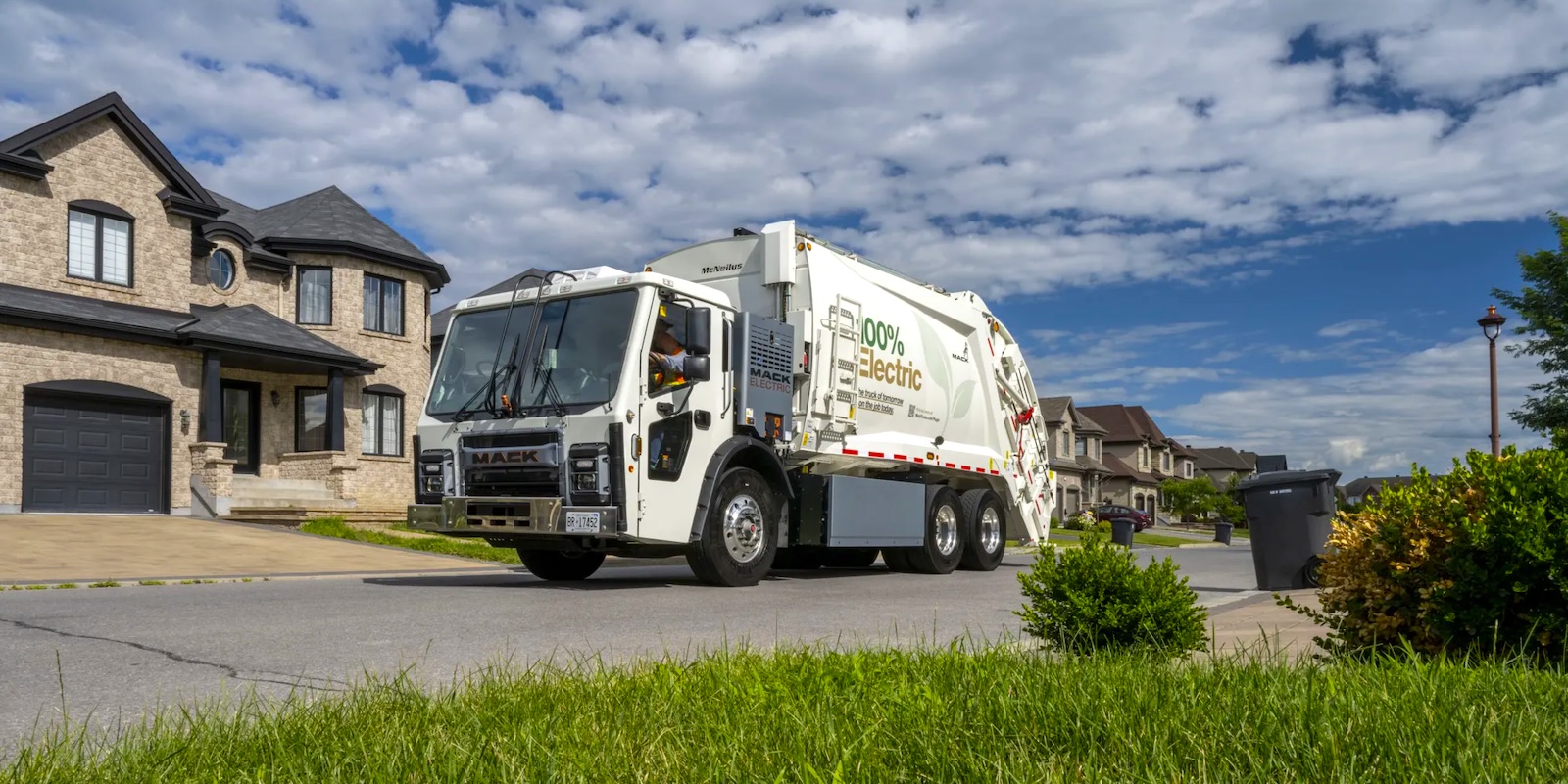 Two more Mack LR Electric garbage trucks hit the road in Ontario – Electrek
