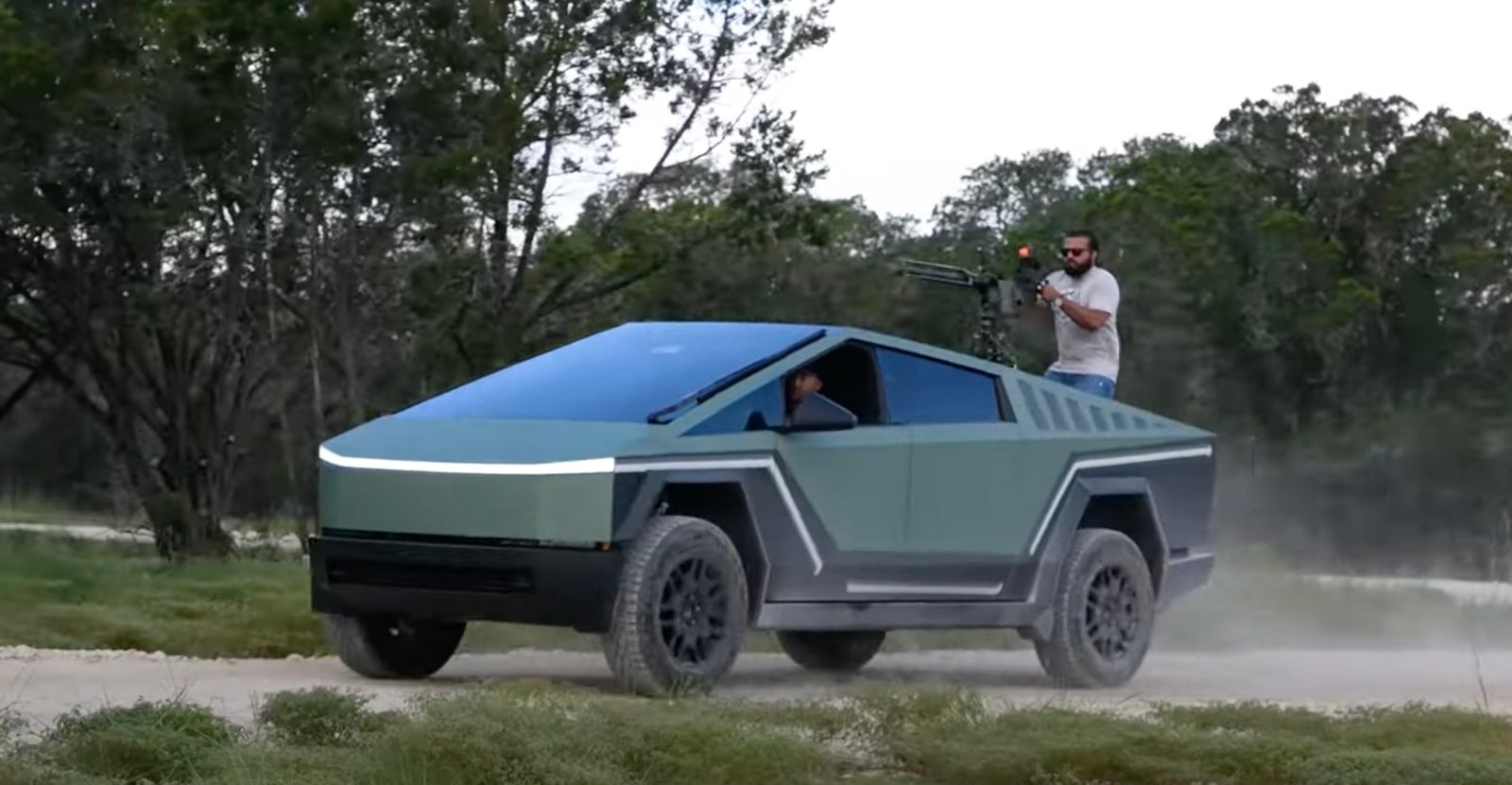 Tesla Cybertruck Halo warthog machine gun