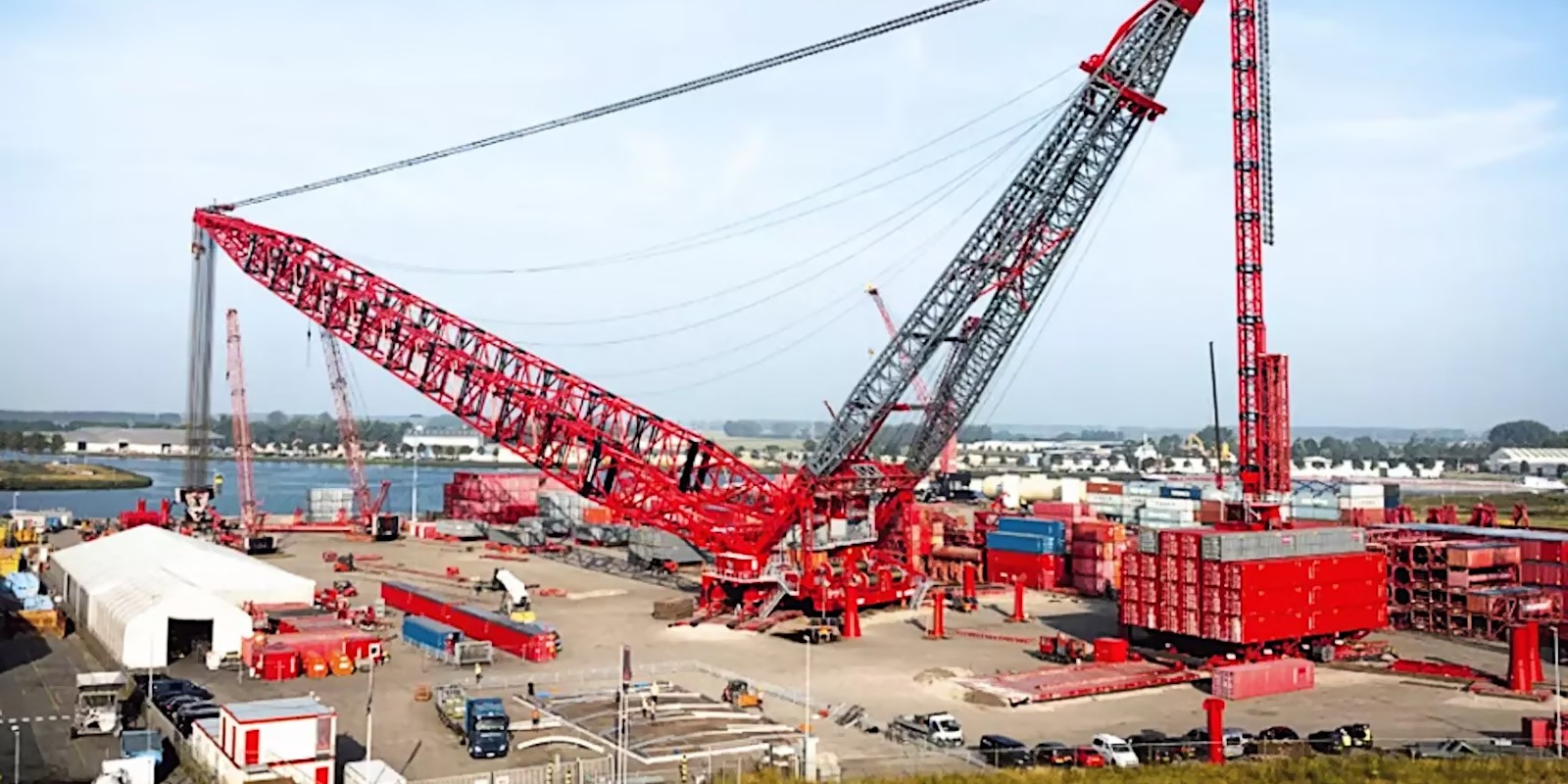 Mammoet launches world’s strongest land-based crane