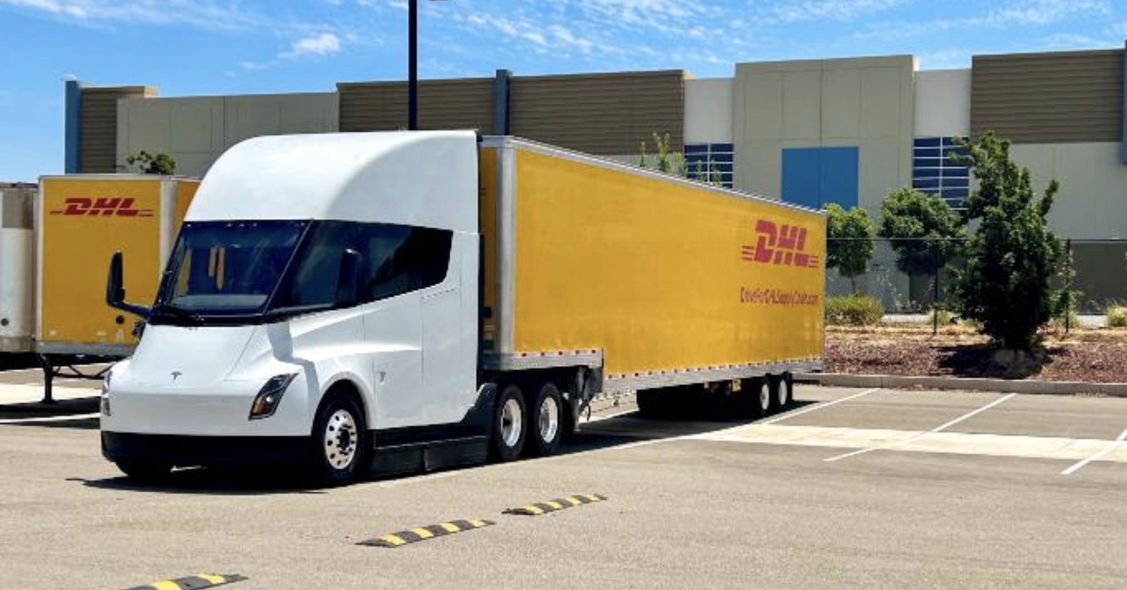 WattEV orders 370 Tesla Semis in largest California EV truck deployment