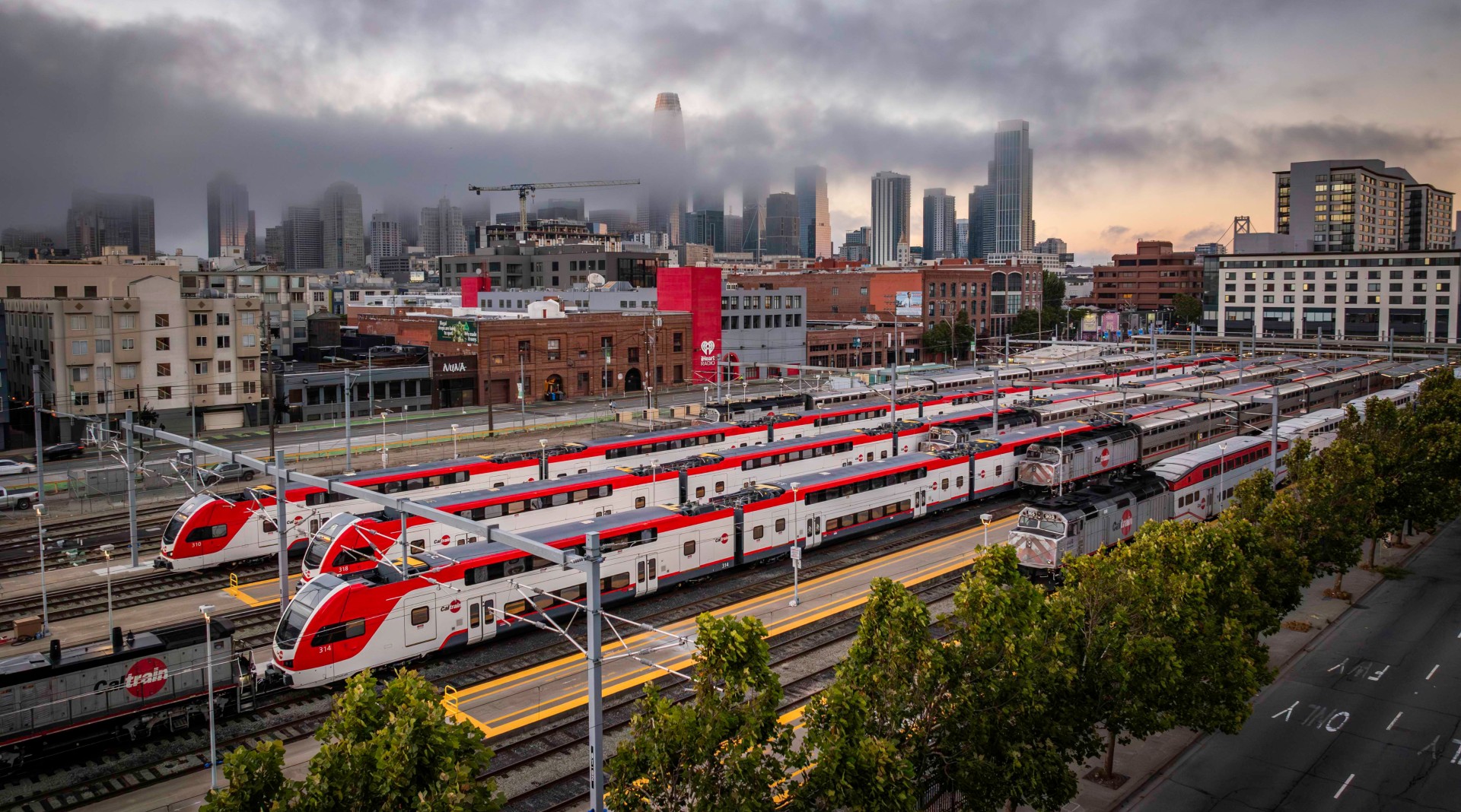 Caltrain makes history with fully electric trains on SF to San Jose ...