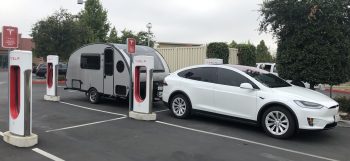 Tesla pull in Supercharger Model X