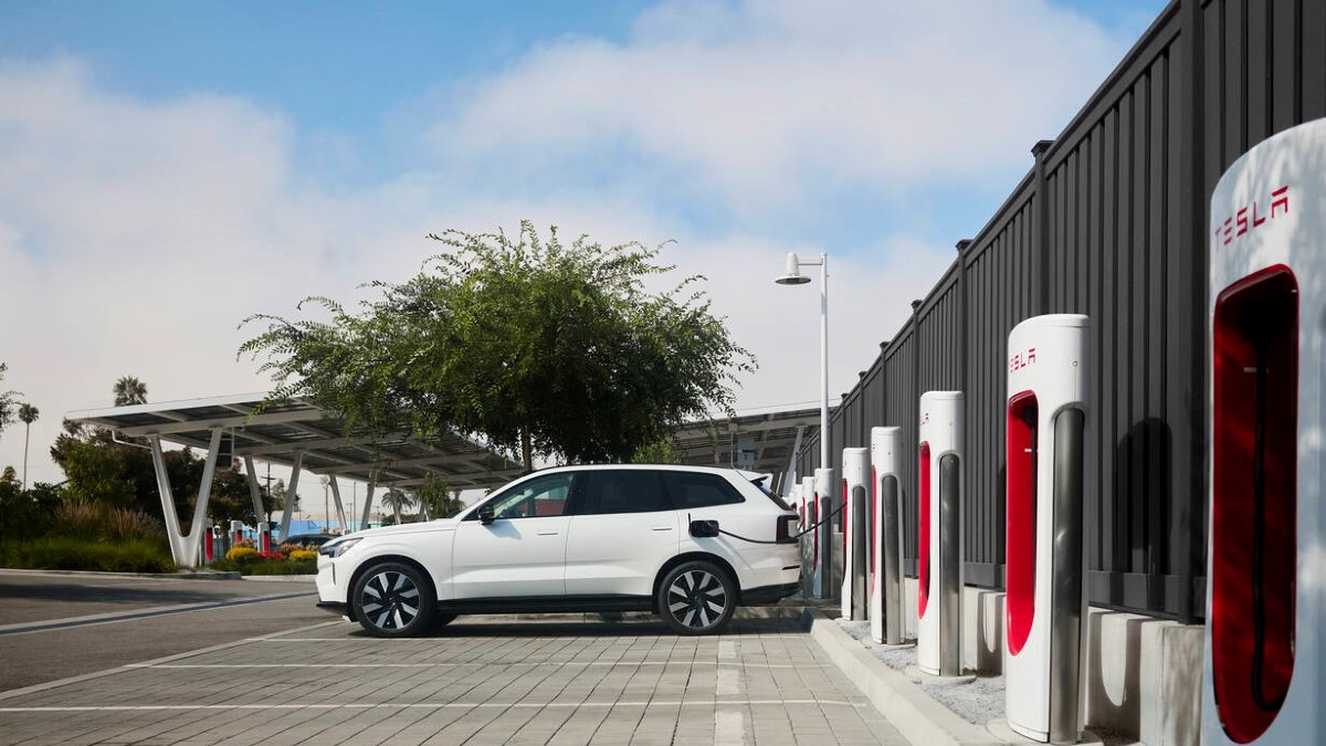 Volvo Tesla Supercharger