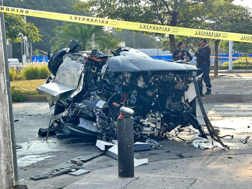 Tesla Cybertruck crash