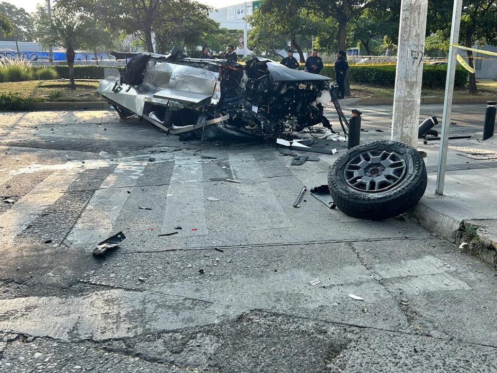 Tesla Cybertruck crash