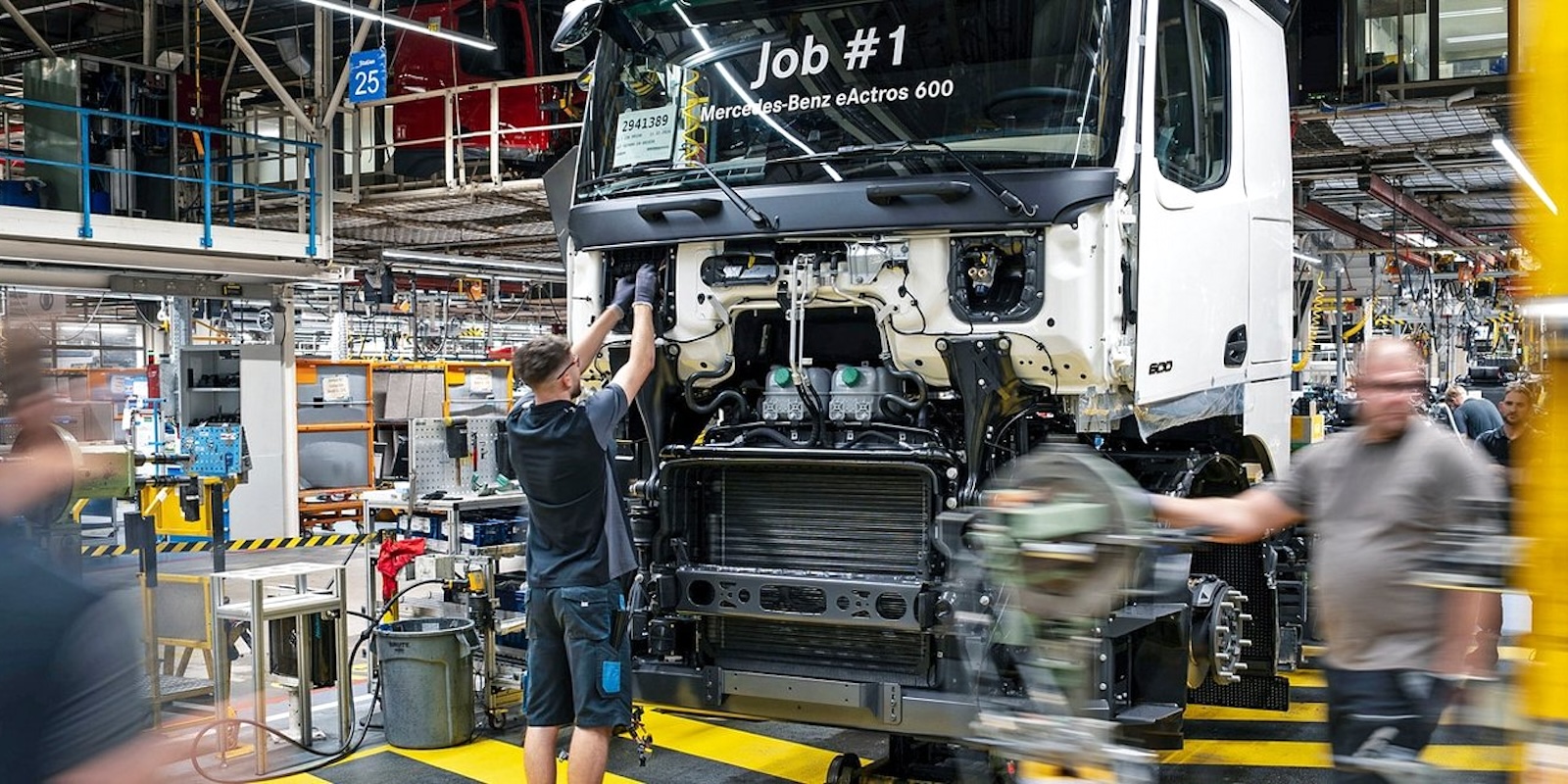 It begins: Mercedes eActros 600 electric semi enters production, image size:1600x800