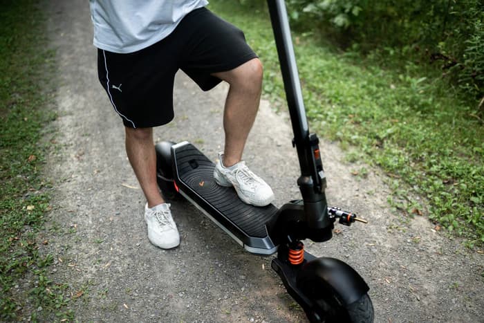 Ultra fast Apollo Phantom 2.0 electric scooter begins shipping | Electrek